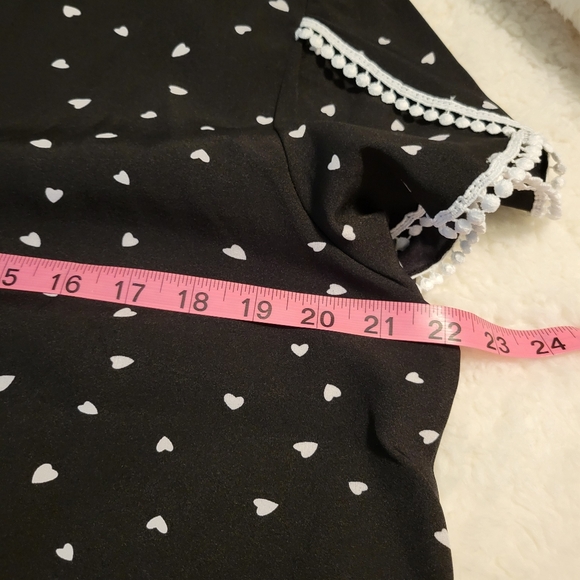 SHEIN NWOT Heart Patterned Tops Set - Picture 10 of 13